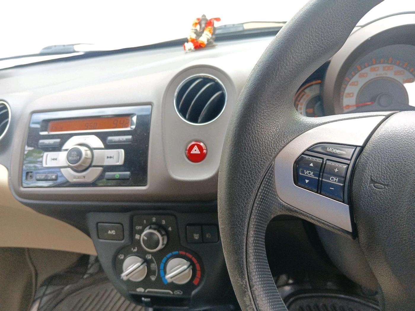 2013 Honda Brio V MT, Petrol, Manual, 45,217 km, interior