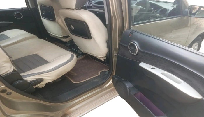 2010 Mahindra Xylo E8 ABS, Diesel, Manual, 1,59,921 km, interior