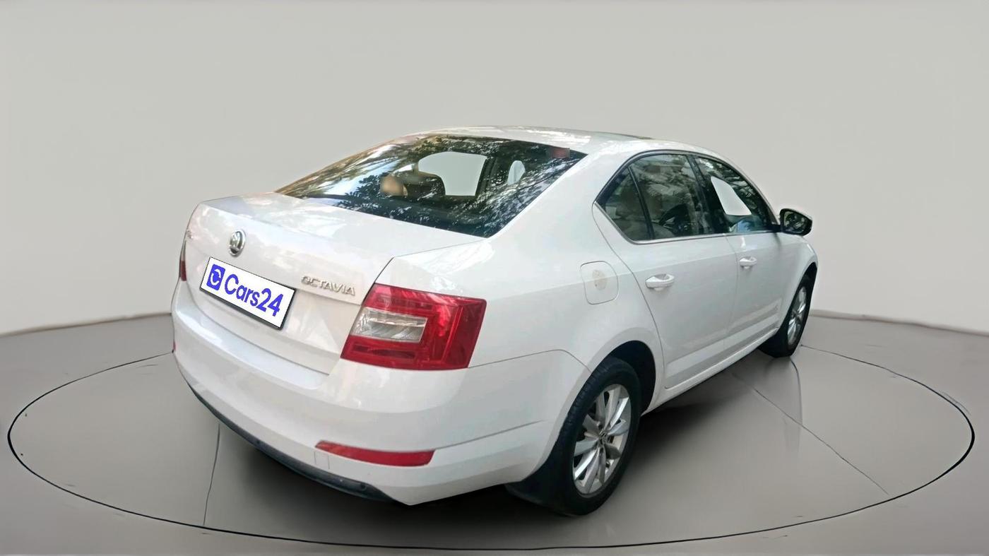 2015 Skoda Octavia 2.0 TDI CR STYLE PLUS AT, Diesel, Automatic, 1,96,295 km, exterior