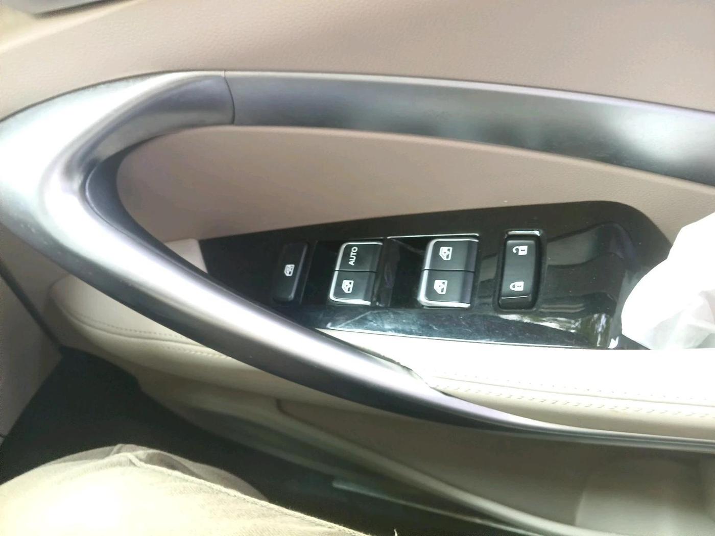 2022 MG HECTOR SHARP 1.5 PETROL CVT, Petrol, Automatic, 11,579 km, interior