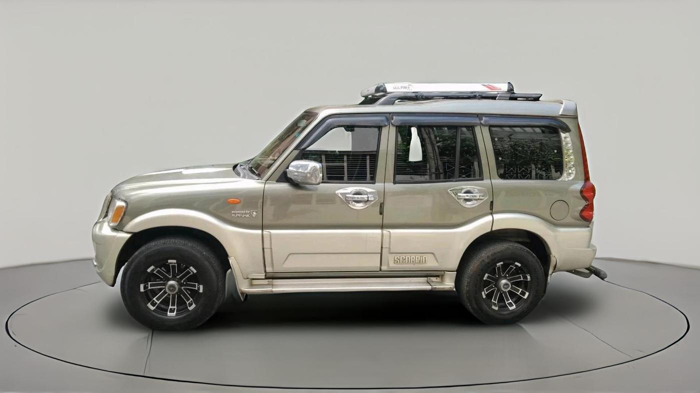 2013 Mahindra Scorpio SLE, Diesel, Manual, 2,62,581 km, exterior