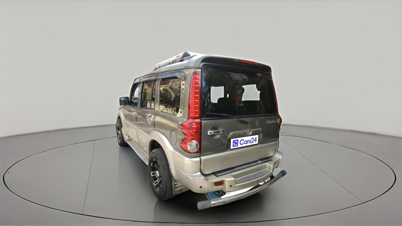 2013 Mahindra Scorpio SLE, Diesel, Manual, 2,62,581 km, exterior