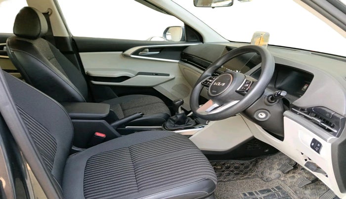 2022 KIA CARENS PRESTIGE 1.4 PETROL 7 STR, Petrol, Manual, 28,386 km, interior