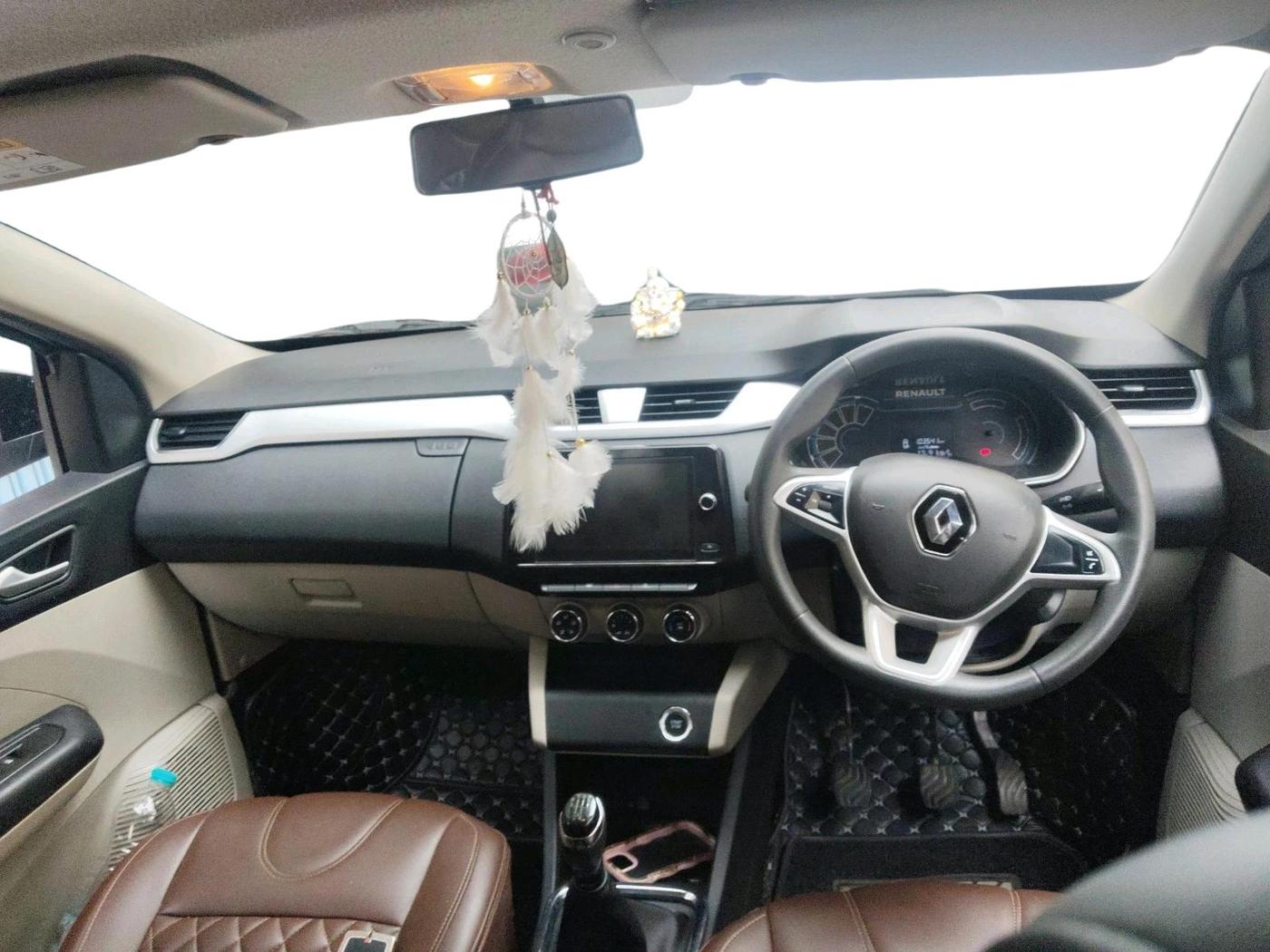 2022 Renault TRIBER RXZ, Petrol, Manual, 1,03,541 km, interior