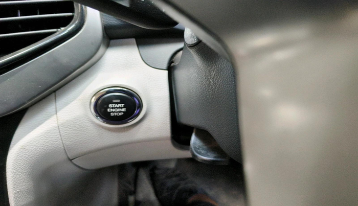 2019 Mahindra XUV300 W8 (O) 1.5 DIESEL, Diesel, Manual, 91,295 km, interior
