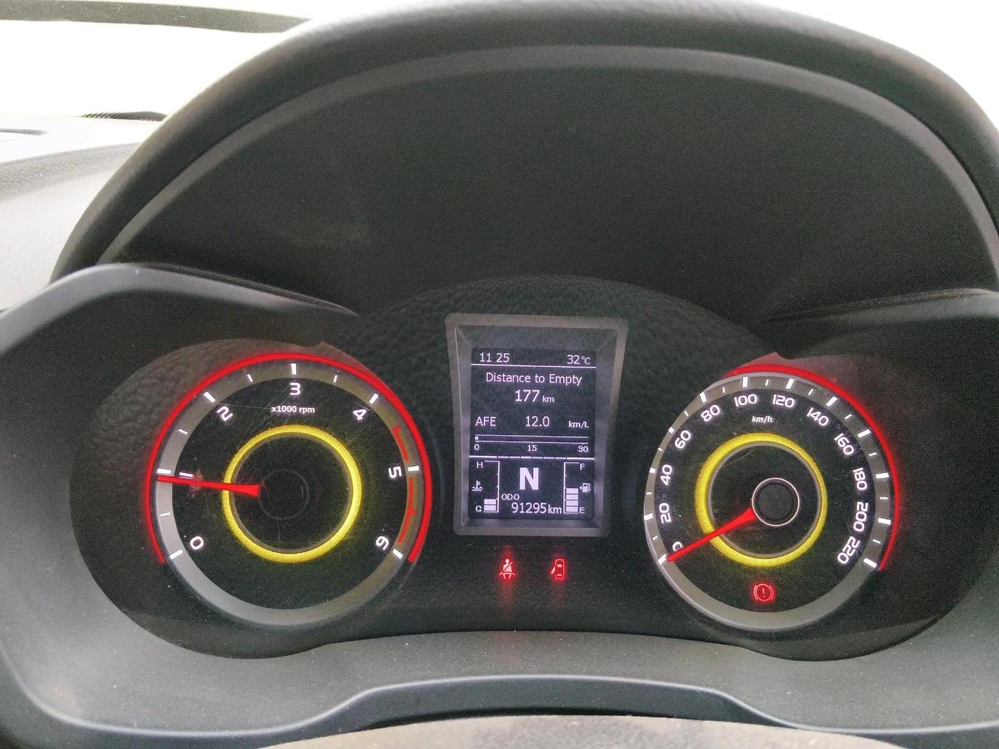 2019 Mahindra XUV300 W8 (O) 1.5 DIESEL, Diesel, Manual, 91,295 km, interior