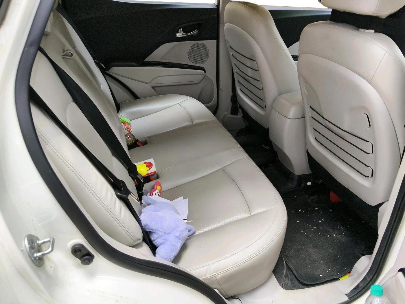 2019 Mahindra XUV300 W8 (O) 1.5 DIESEL, Diesel, Manual, 91,295 km, interior