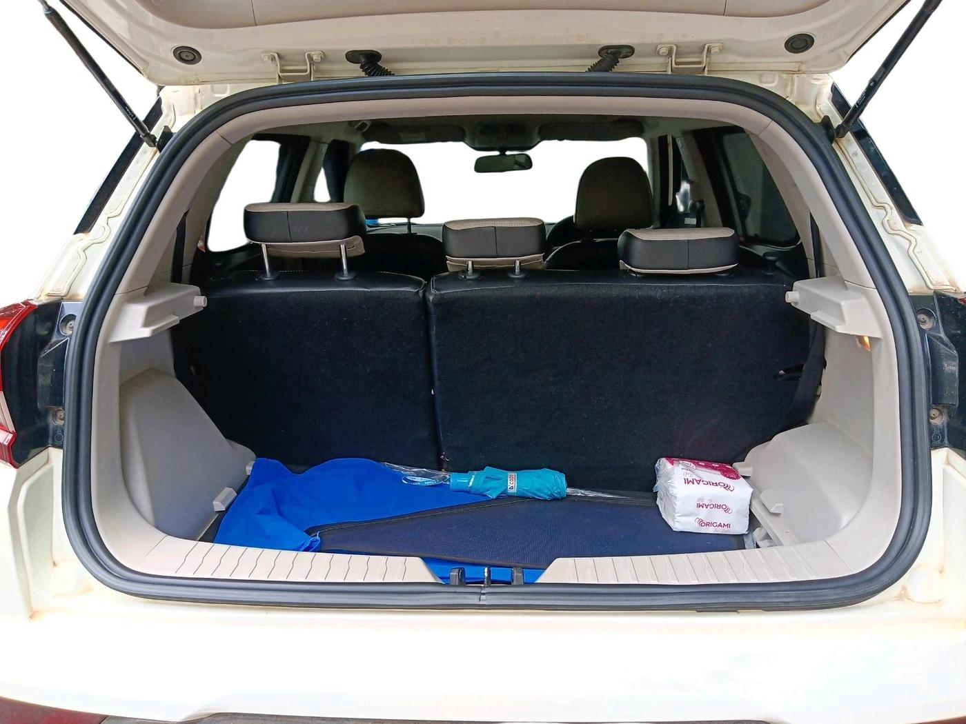 2020 Mahindra XUV300 W8 1.2 PETROL, Petrol, Manual, 73,581 km, exterior
