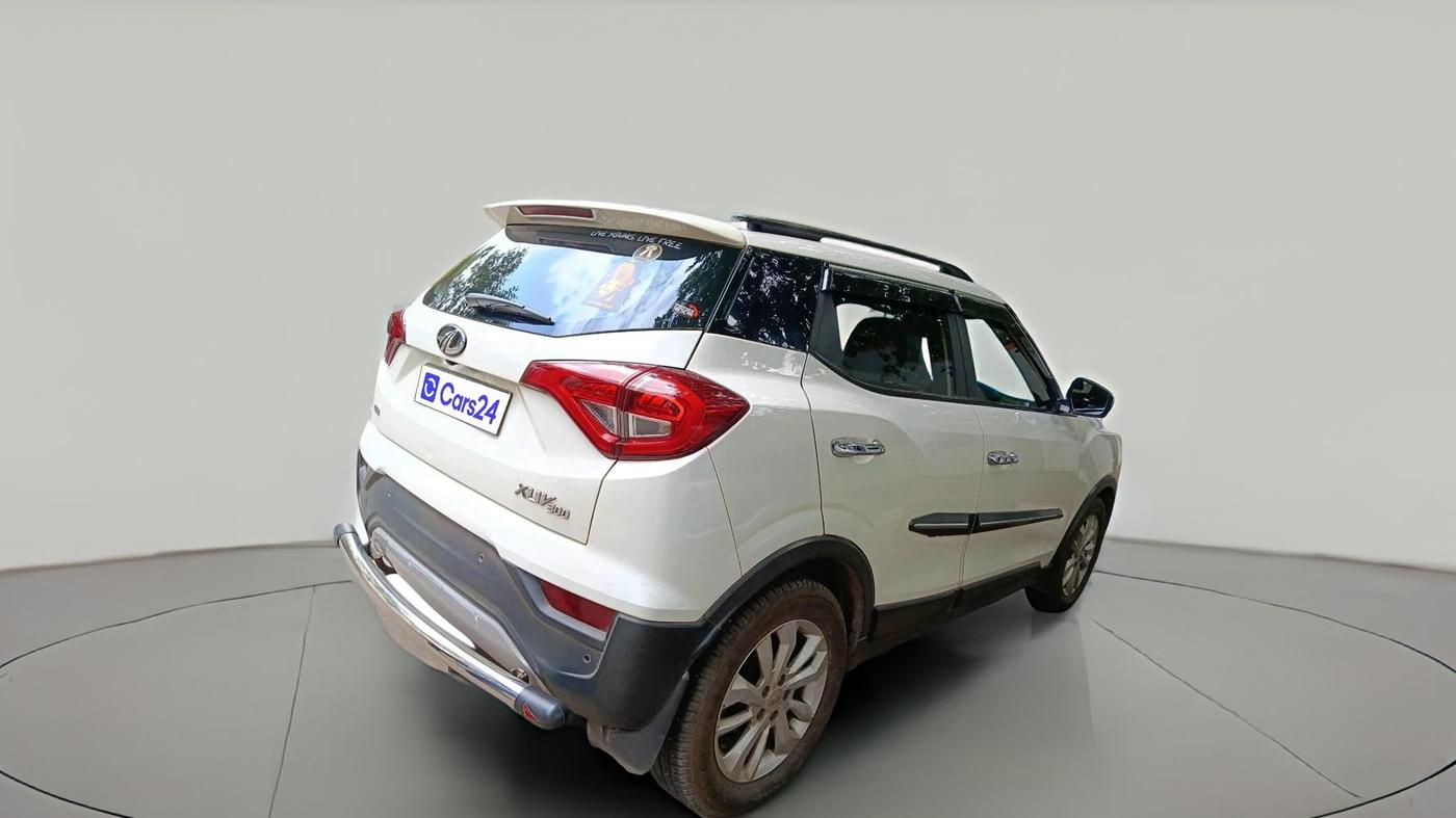 2020 Mahindra XUV300 W8 1.2 PETROL, Petrol, Manual, 73,581 km, exterior