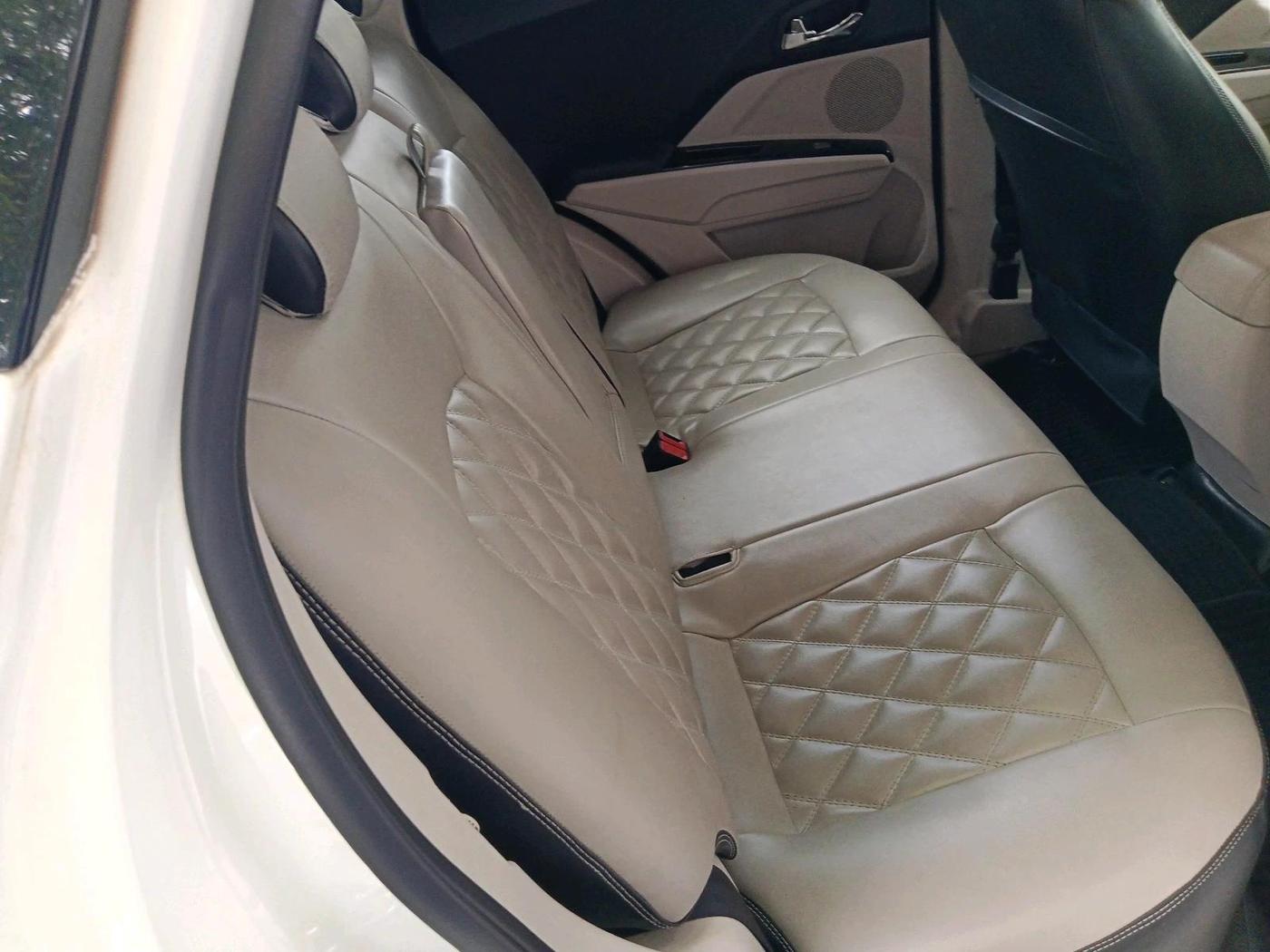 2020 Mahindra XUV300 W8 1.2 PETROL, Petrol, Manual, 73,581 km, interior