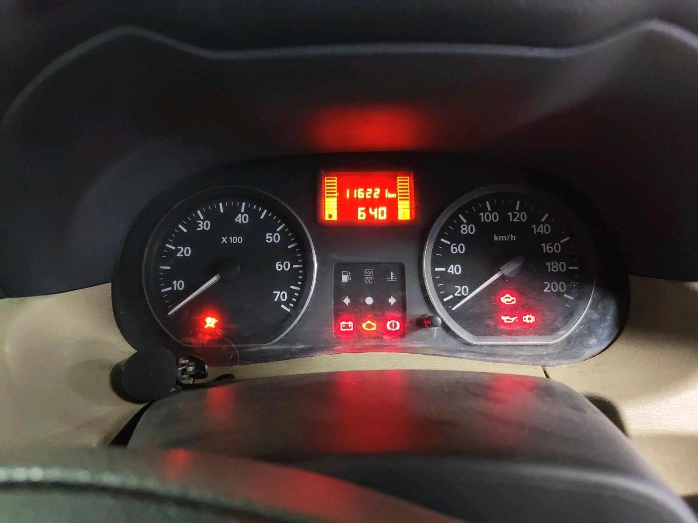 2014 Nissan Terrano XV D THP 110 PS, Diesel, Manual, 1,16,221 km, interior