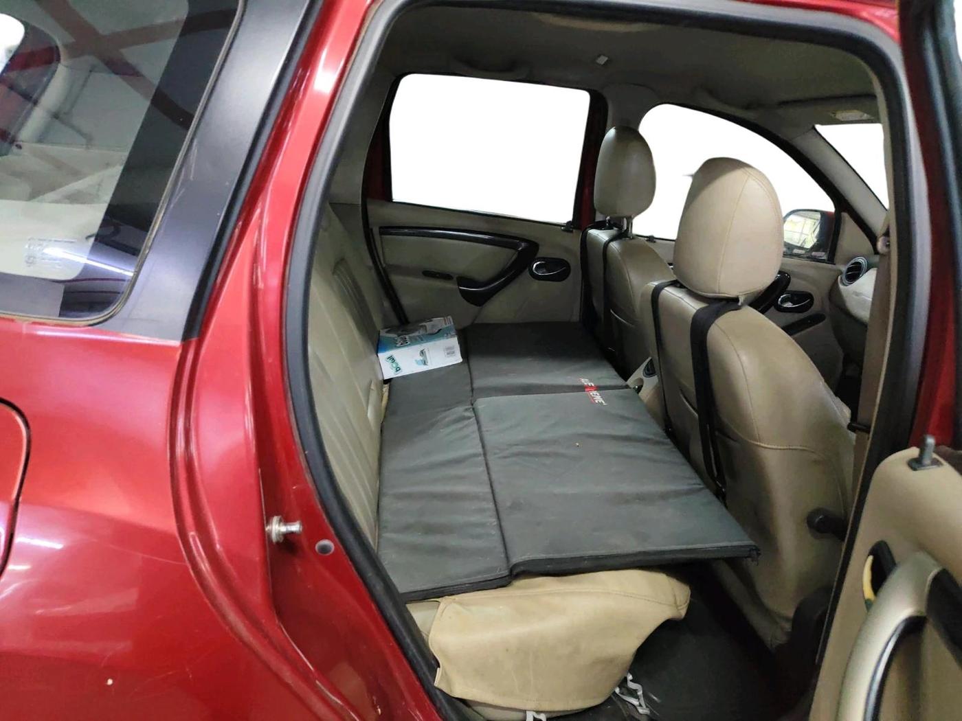 2014 Nissan Terrano XV D THP 110 PS, Diesel, Manual, 1,16,221 km, interior