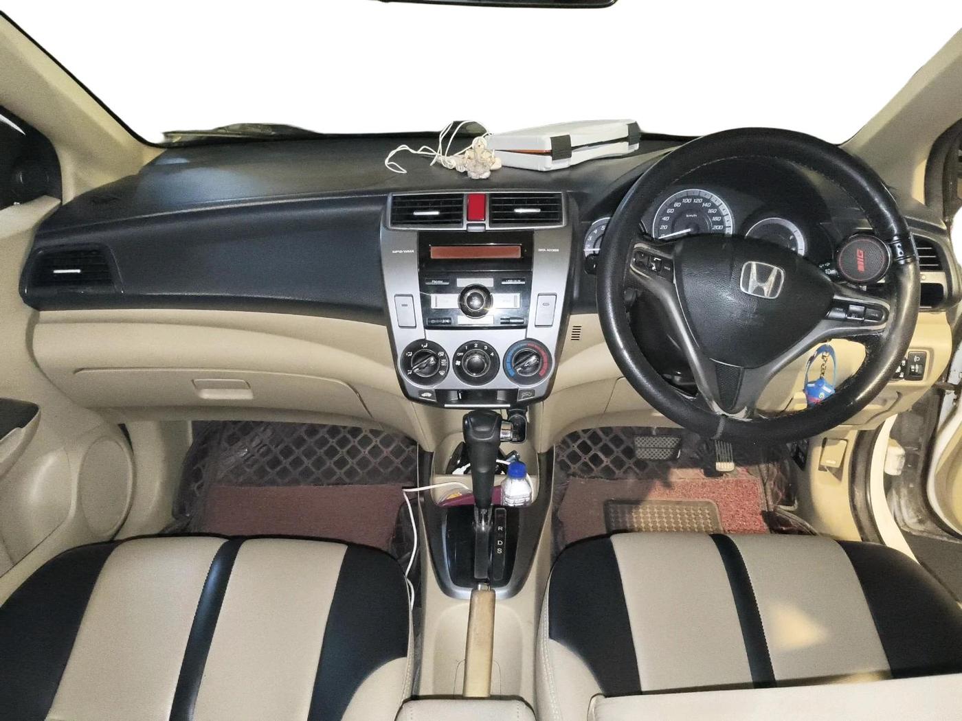 2012 Honda City 1.5L I-VTEC V AT SUNROOF, CNG, Automatic, 86,369 km, interior