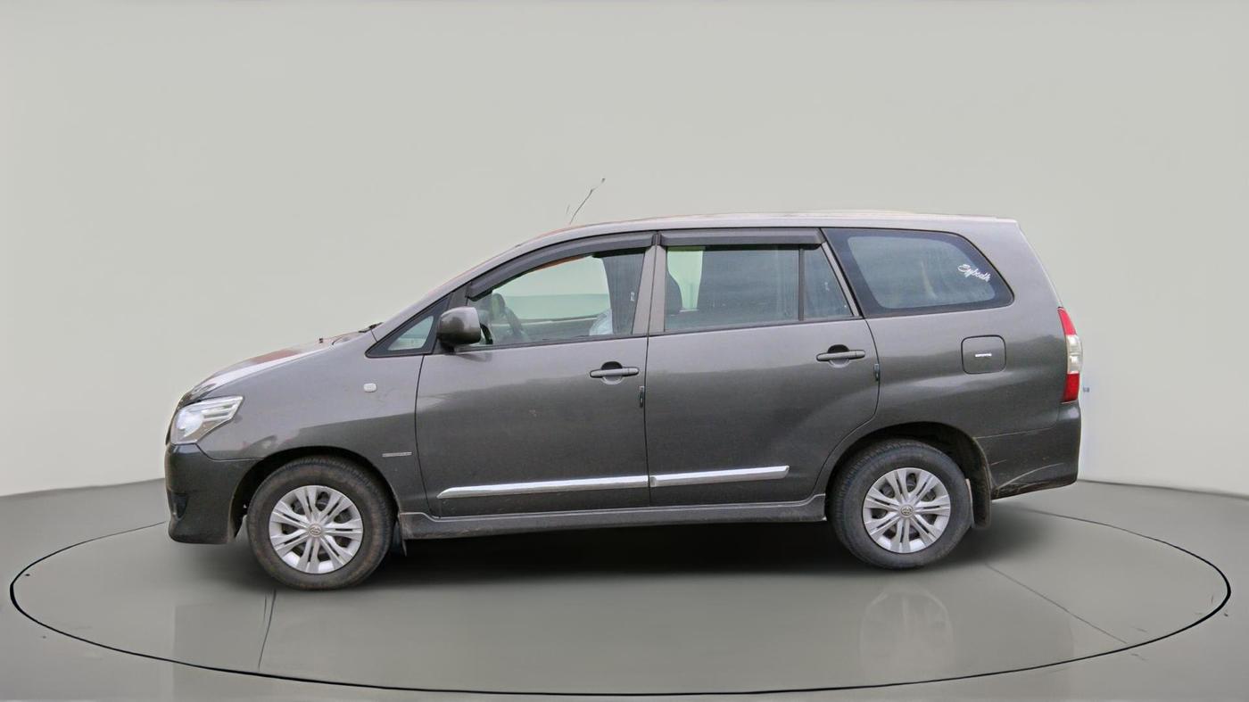 2012 Toyota Innova GX 2.5 8 STR, Diesel, Manual, 1,56,393 km, exterior