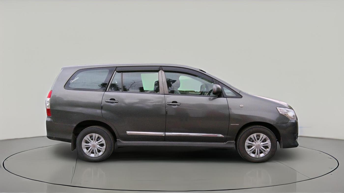 2012 Toyota Innova GX 2.5 8 STR, Diesel, Manual, 1,56,393 km, exterior