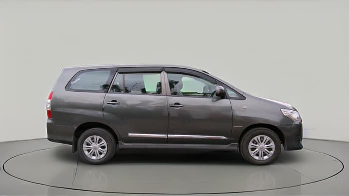 2012 Toyota Innova GX 2.5 8 STR, Diesel, Manual, 1,56,393 km, exterior