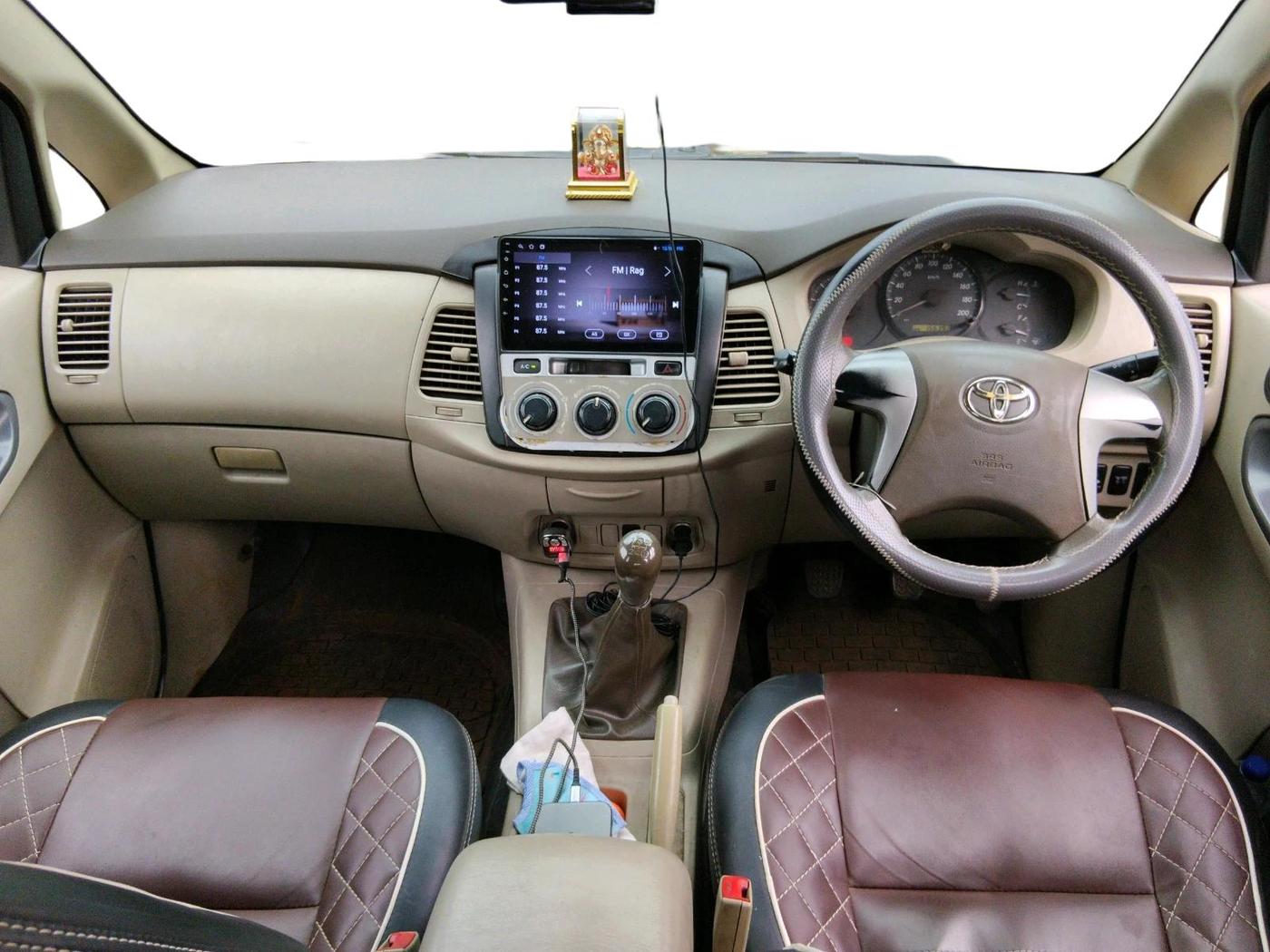2012 Toyota Innova GX 2.5 8 STR, Diesel, Manual, 1,56,393 km, interior