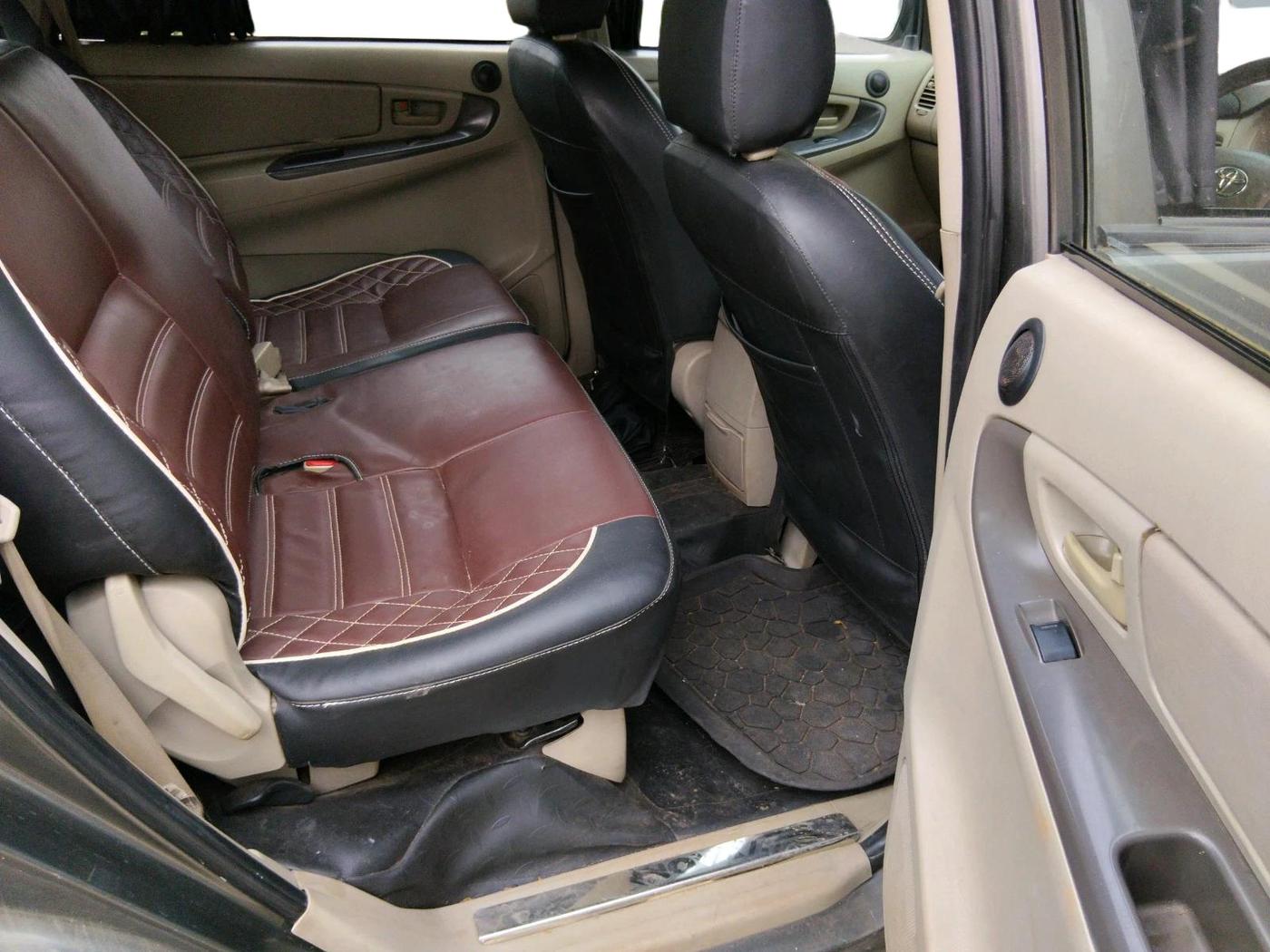 2012 Toyota Innova GX 2.5 8 STR, Diesel, Manual, 1,56,393 km, interior