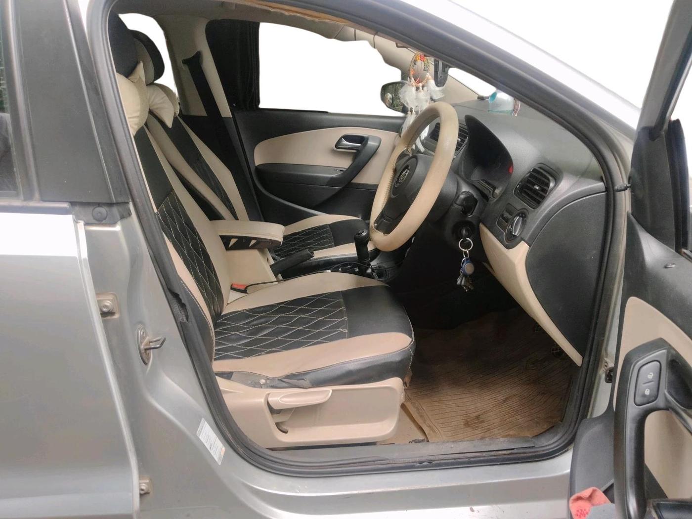 2011 Volkswagen Polo COMFORTLINE 1.2L PETROL, Petrol, Manual, 1,08,533 km, interior