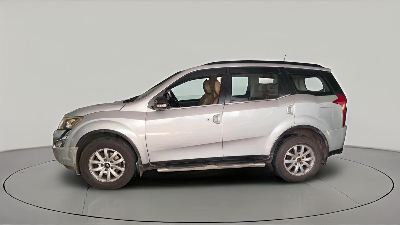 2015 Mahindra XUV500 W10, Diesel, Manual, 1,86,854 km, exterior