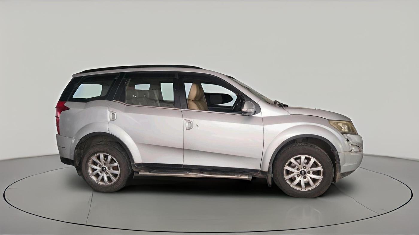 2015 Mahindra XUV500 W10, Diesel, Manual, 1,86,854 km, exterior