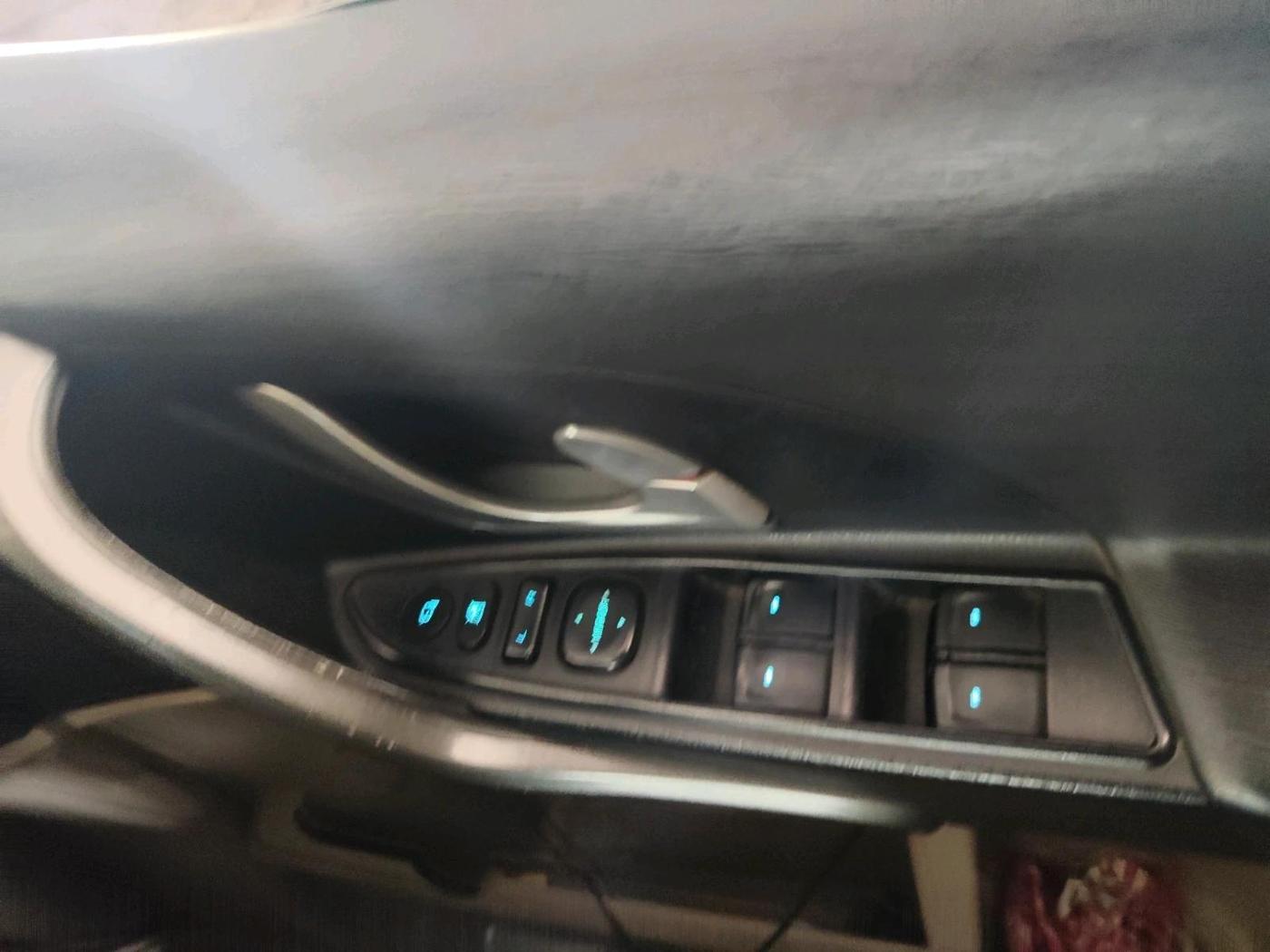 2015 Mahindra XUV500 W10, Diesel, Manual, 1,86,854 km, interior