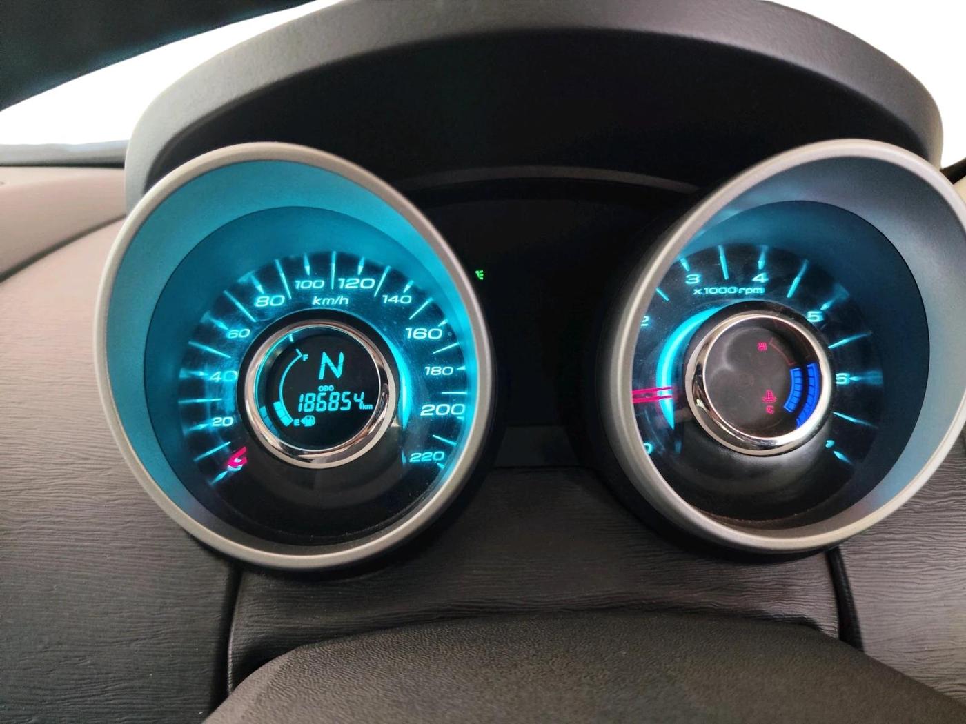 2015 Mahindra XUV500 W10, Diesel, Manual, 1,86,854 km, interior