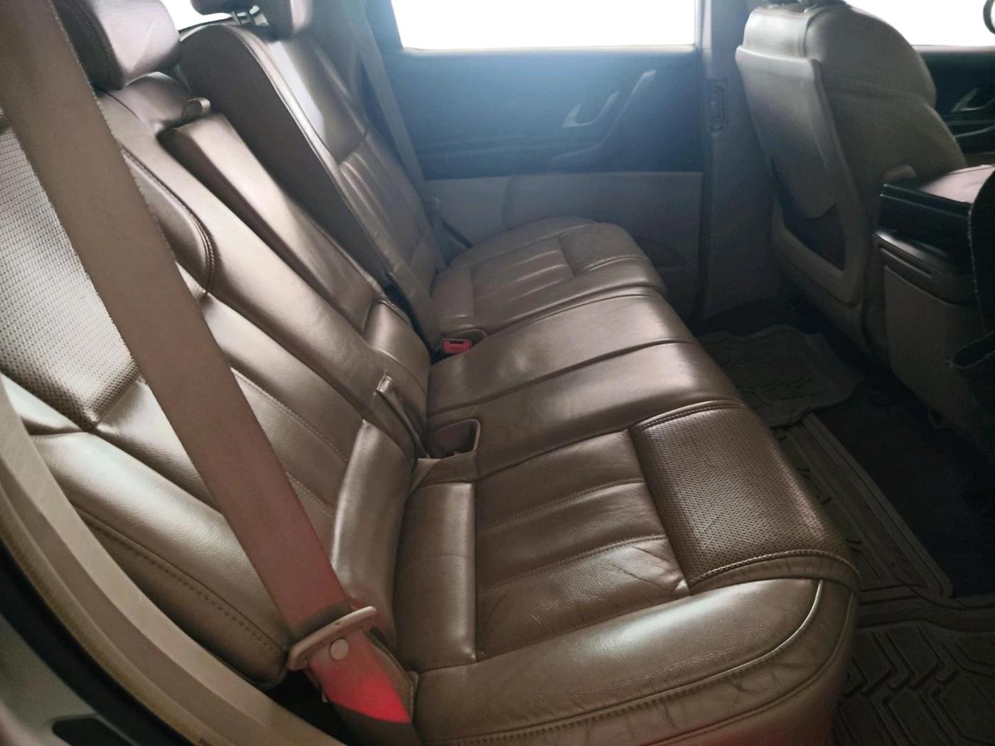 2015 Mahindra XUV500 W10, Diesel, Manual, 1,86,854 km, interior