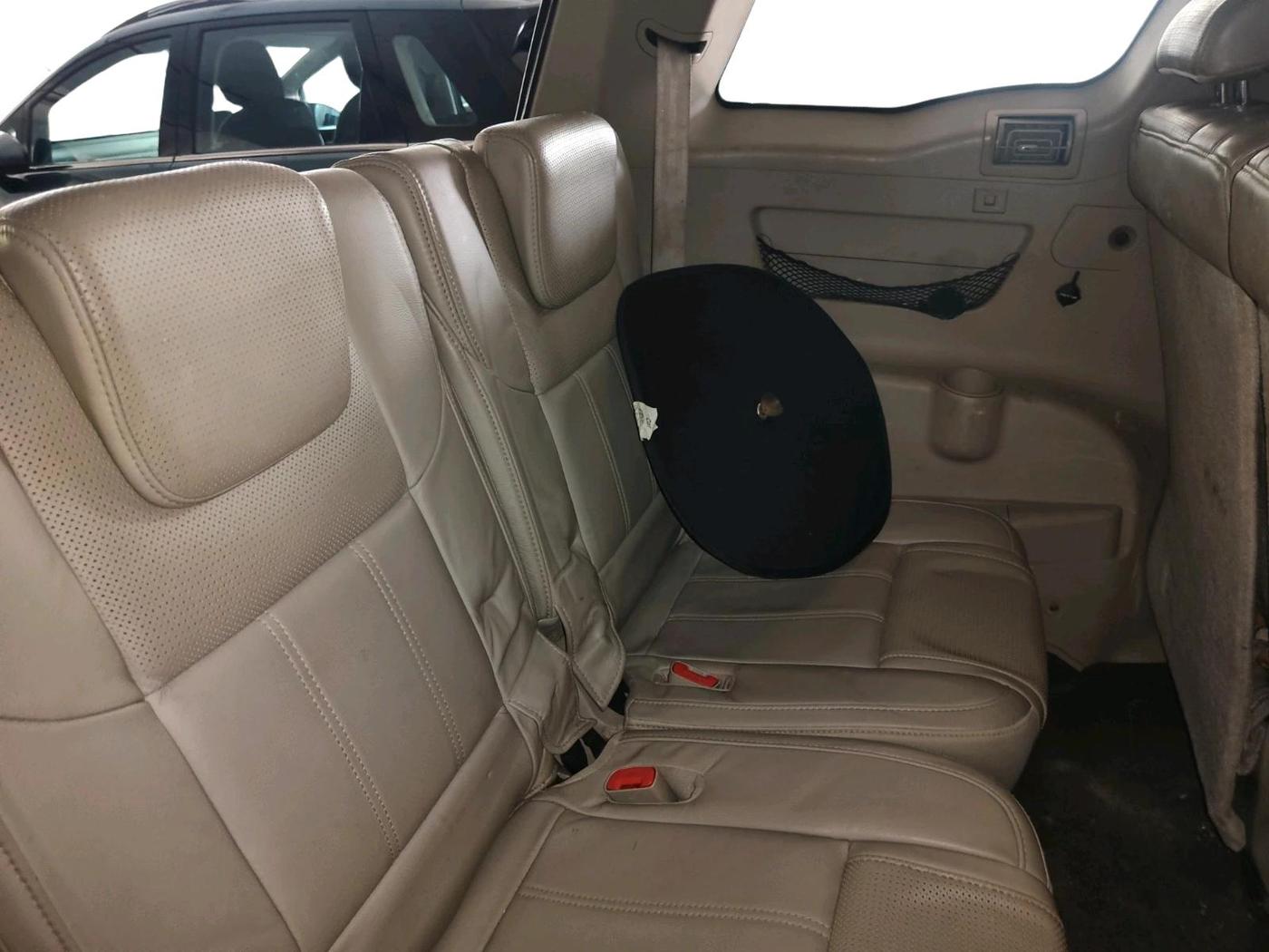 2015 Mahindra XUV500 W10, Diesel, Manual, 1,86,854 km, interior