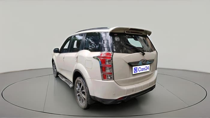2018 Mahindra XUV500 W10, Diesel, Manual, 1,21,119 km, exterior