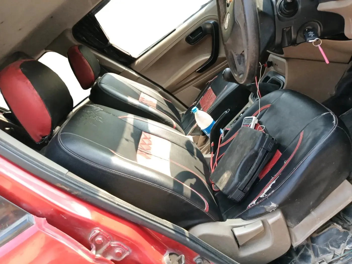 2016 Mahindra TUV300 T6, Diesel, Manual, 1,60,545 km, interior