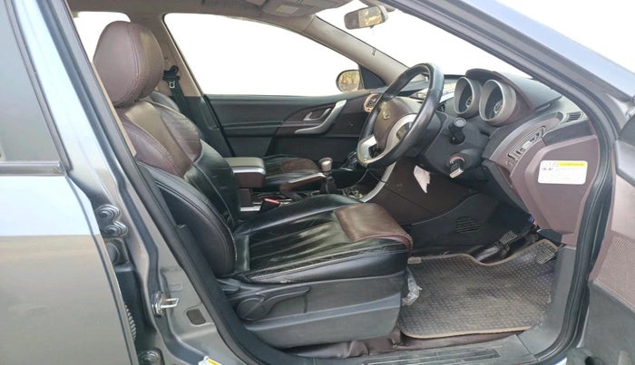 2014 Mahindra XUV500 W8, Diesel, Manual, 72,659 km, interior