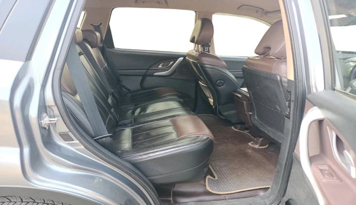 2014 Mahindra XUV500 W8, Diesel, Manual, 72,659 km, interior