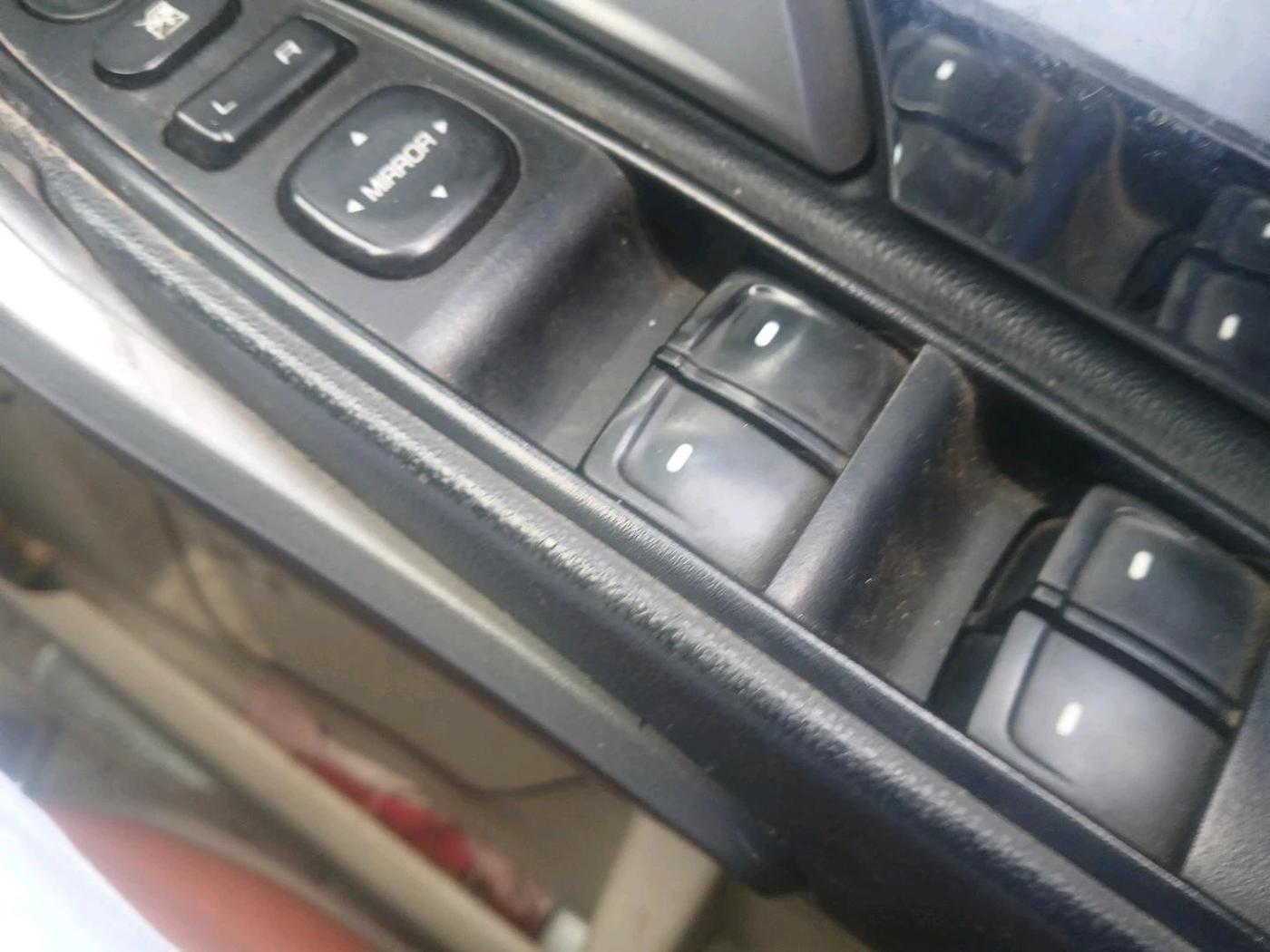 2015 Mahindra XUV500 W10, Diesel, Manual, 1,01,601 km, interior