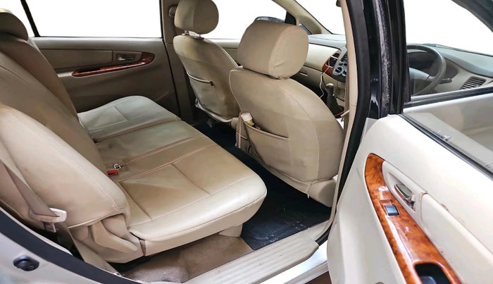 2008 Toyota Innova V 2.5 8 STR, Diesel, Manual, 2,47,281 km, interior