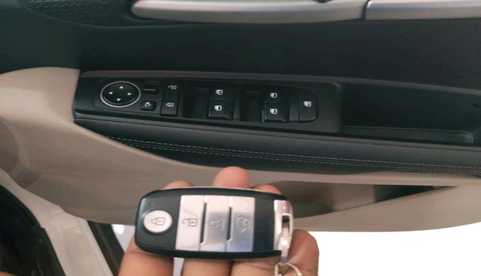 2022 KIA SONET HTX 1.0 IMT, Petrol, Manual, 31,718 km, interior