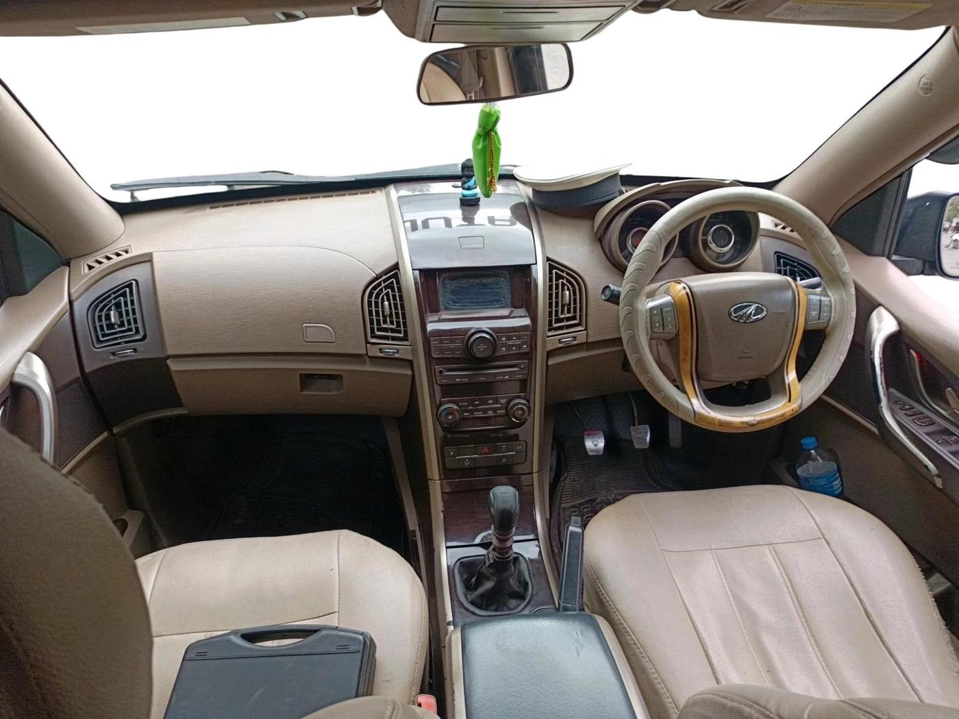 2012 Mahindra XUV500 W8, Diesel, Manual, 1,20,107 km, interior