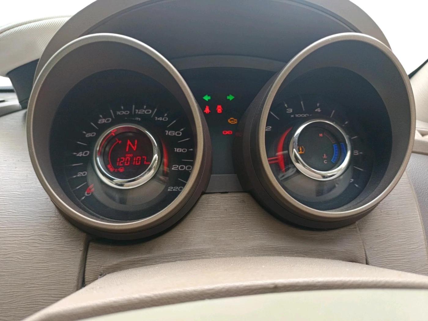 2012 Mahindra XUV500 W8, Diesel, Manual, 1,20,107 km, interior
