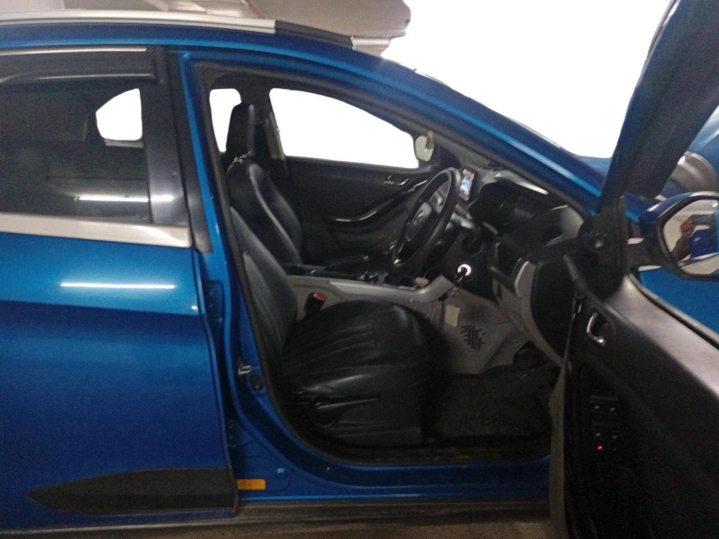 2018 Tata NEXON XZ PETROL, Petrol, Manual, 89,939 km, interior
