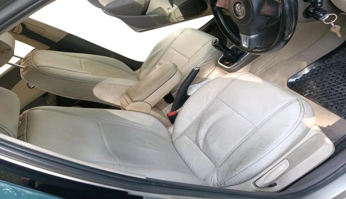 2011 Volkswagen Vento HIGHLINE 1.6 MPI, Petrol, Manual, 1,11,084 km, interior