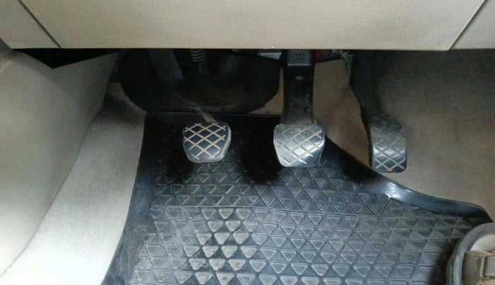 2011 Volkswagen Vento HIGHLINE 1.6 MPI, Petrol, Manual, 1,11,084 km, interior