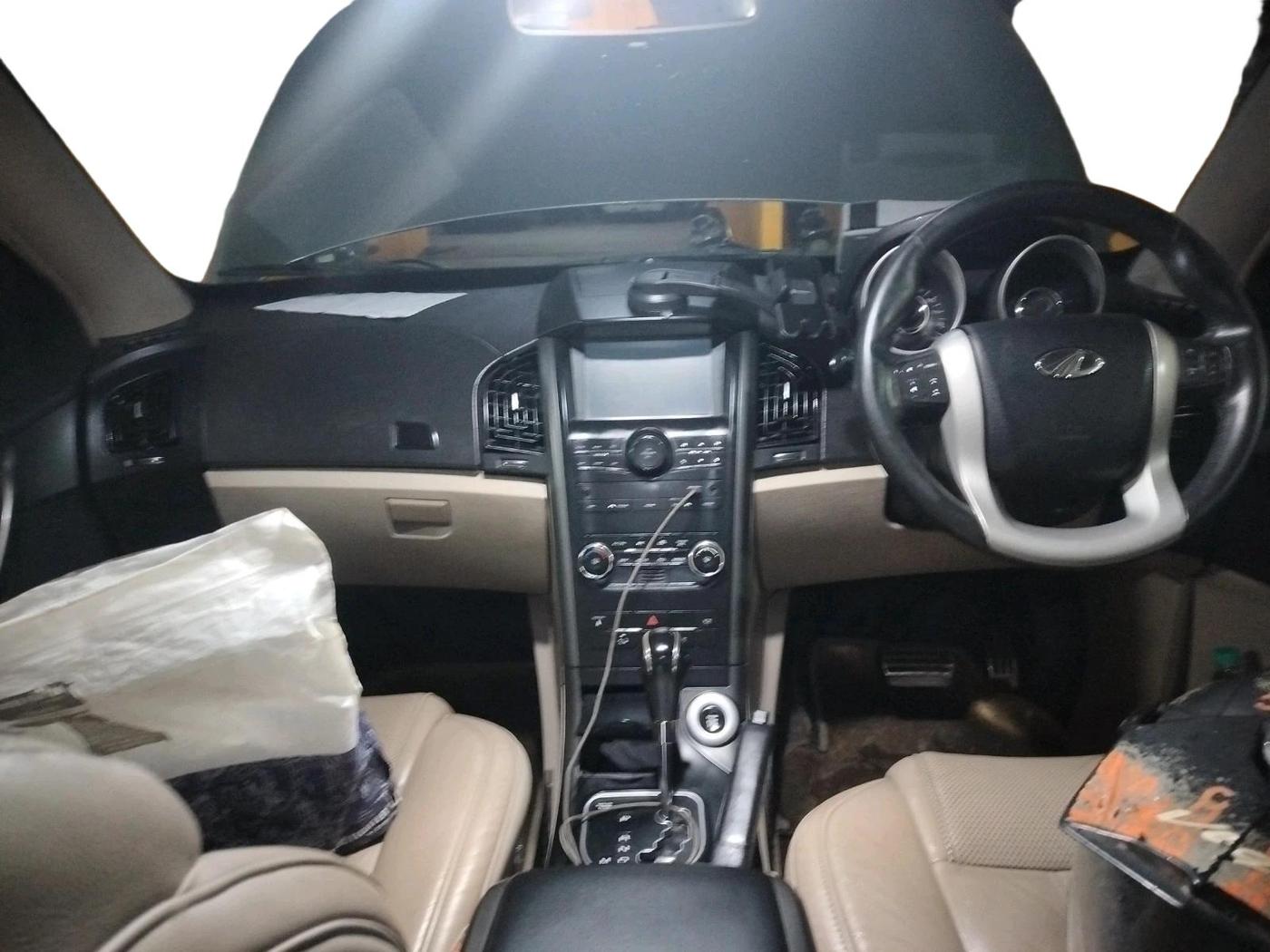 2016 Mahindra XUV500 W10 AT 1.99, Diesel, Automatic, 70,912 km, interior