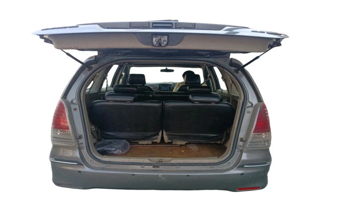 2010 Toyota Innova GX 2.5 8 STR, Diesel, Manual, 3,30,755 km, exterior