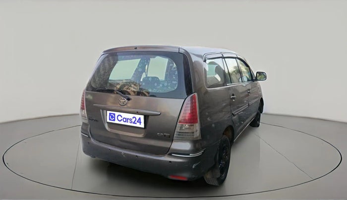 2010 Toyota Innova GX 2.5 8 STR, Diesel, Manual, 3,30,755 km, exterior