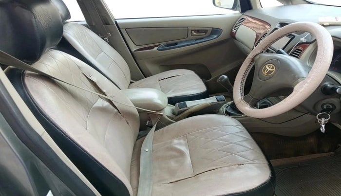 2010 Toyota Innova GX 2.5 8 STR, Diesel, Manual, 3,30,755 km, interior