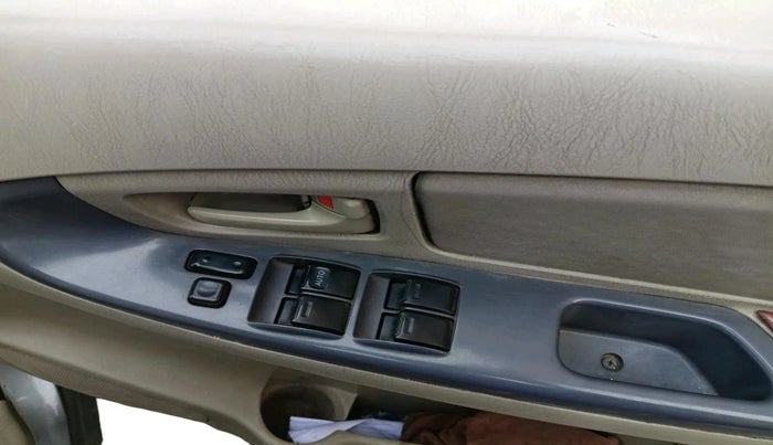 2010 Toyota Innova GX 2.5 8 STR, Diesel, Manual, 3,30,755 km, interior