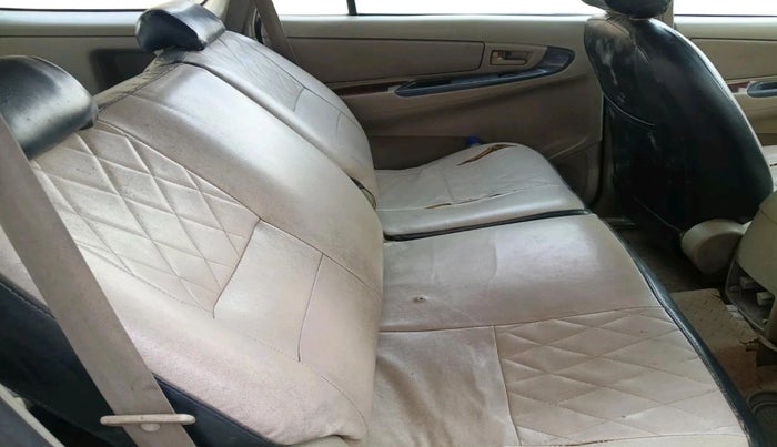 2010 Toyota Innova GX 2.5 8 STR, Diesel, Manual, 3,30,755 km, interior