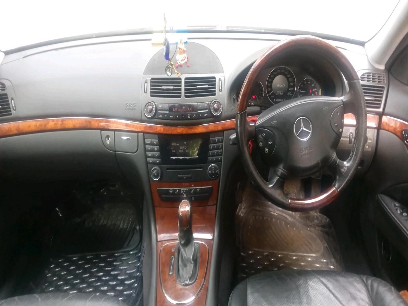 2005 Mercedes Benz E Class 240 V6 AT, Petrol, Automatic, 48,283 km, interior