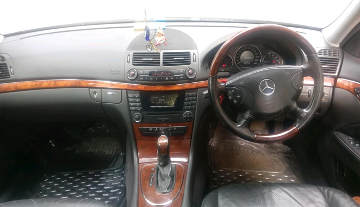 2005 Mercedes Benz E Class 240 V6 AT, Petrol, Automatic, 48,283 km, interior