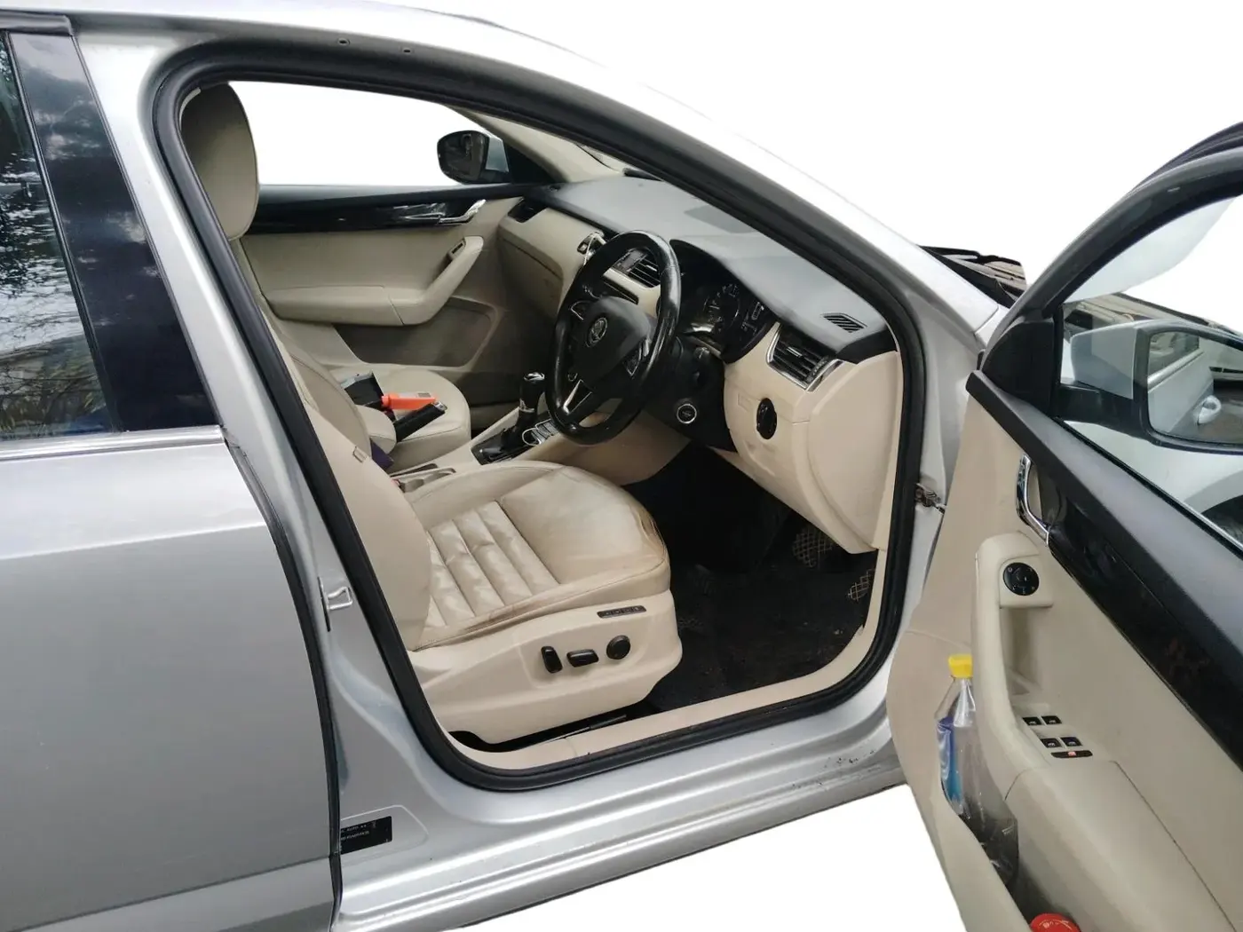 2016 Skoda Octavia 2.0 TDI CR STYLE PLUS AT, Diesel, Automatic, 1,22,325 km, interior